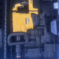 DEWALT FLEXVOLT 60V Lithium-Ion Cordless SDS MAX 3/4 in. Chipping Hammer And  Kit Box