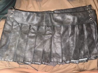 https://offerup.com/redirect/?o=SS5BbQ==.Gia skort large
