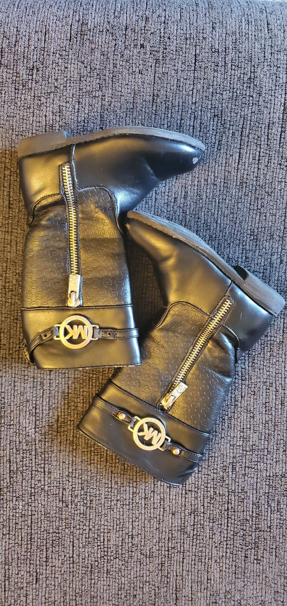 MK boots size 7