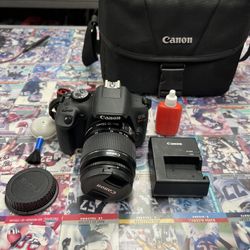 Cámara Canon Rebel T7 con accesorios completos por $369!
