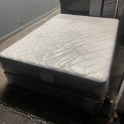 MATTRESS NEW QUEEN SIZE PLUSH AND BOX SPRING-2PCS-OFFER DELIVERY 