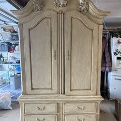 Large armoire