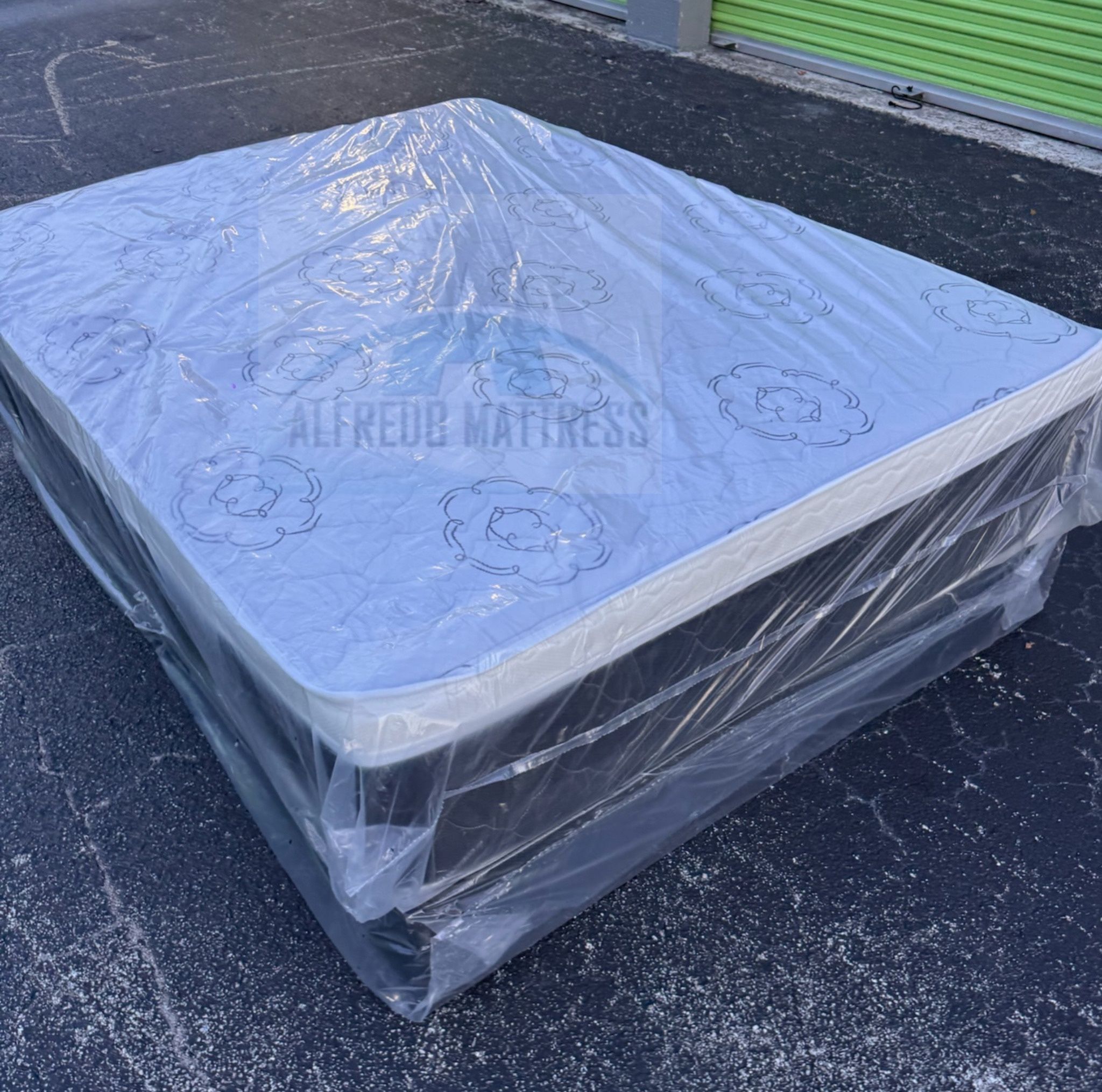 Queen mattress pillow top set with box spring (2pc - new)