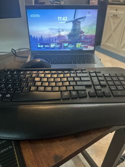Dell laptop with wireless keyboard and mouse