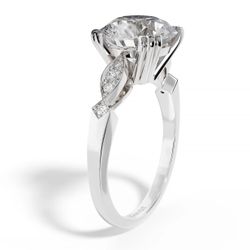 Round cut Moissanite Ring 