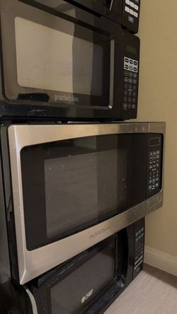 Insignia Stainless Steel Countertop Microwave