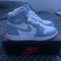 Jordan 1 Hyper Royal (price Negotiable)