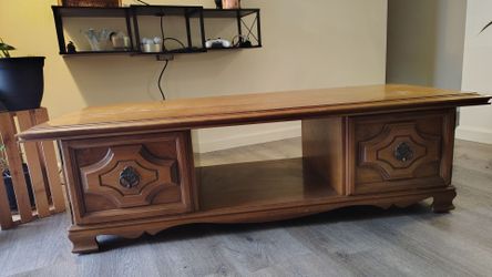 Vintage Lane Altavista cocktail table