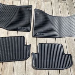 AUDI A5- fronts and rear  mats.  Excellent  condition!