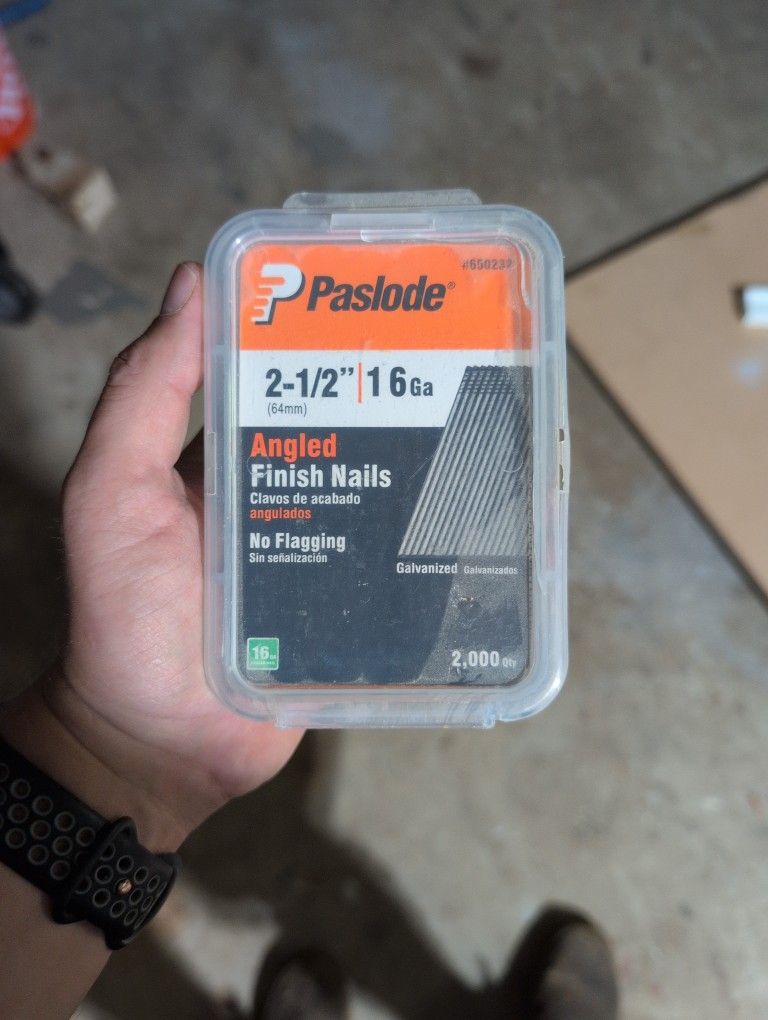 2.5 Inch 16 Gauge Finish Nails