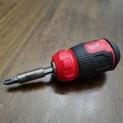 Milwaukee
8-In-1 Compact Multi-Bit Screwdriver / NEW $15