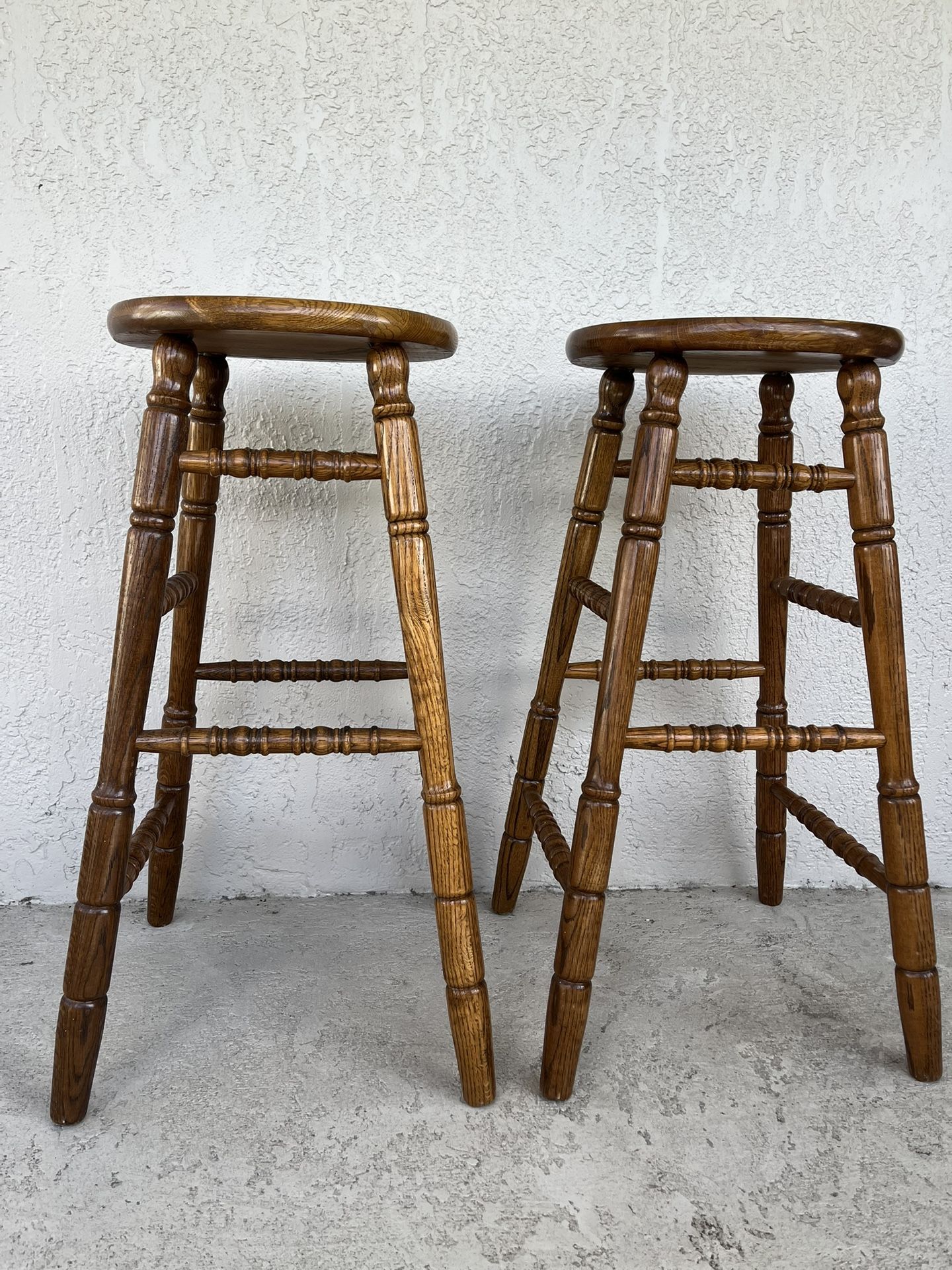 Vintage Oak Bar Stool Traditional 20th Century Turned Wood Design