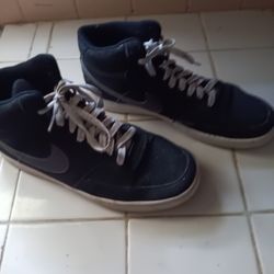 Black Nike's.