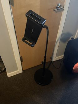 iPad Or iPhone Sharing Station