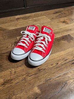 Converse Size 10M.  $10
