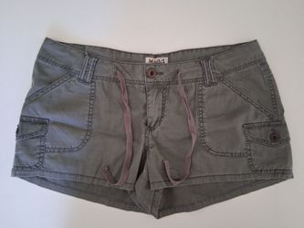 Womans olive green cargo shorts