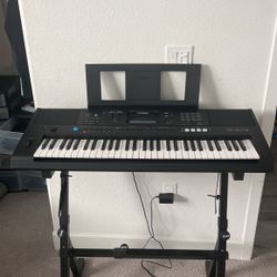 Yamaha, 61-Key Portable Keyboard (PSRE473), Black + Stand+cover