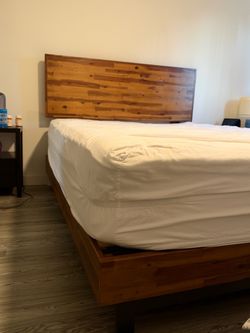 Queen Bedframe - Wood Light Walnut (Ktown)