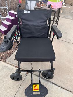 Electric foldable wheelchair