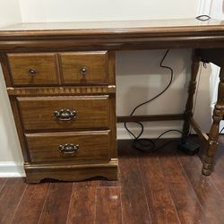 Wooden desk with 3 drawers 