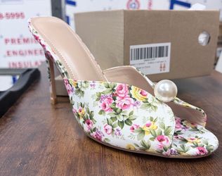 Brand new size 9 floral heels