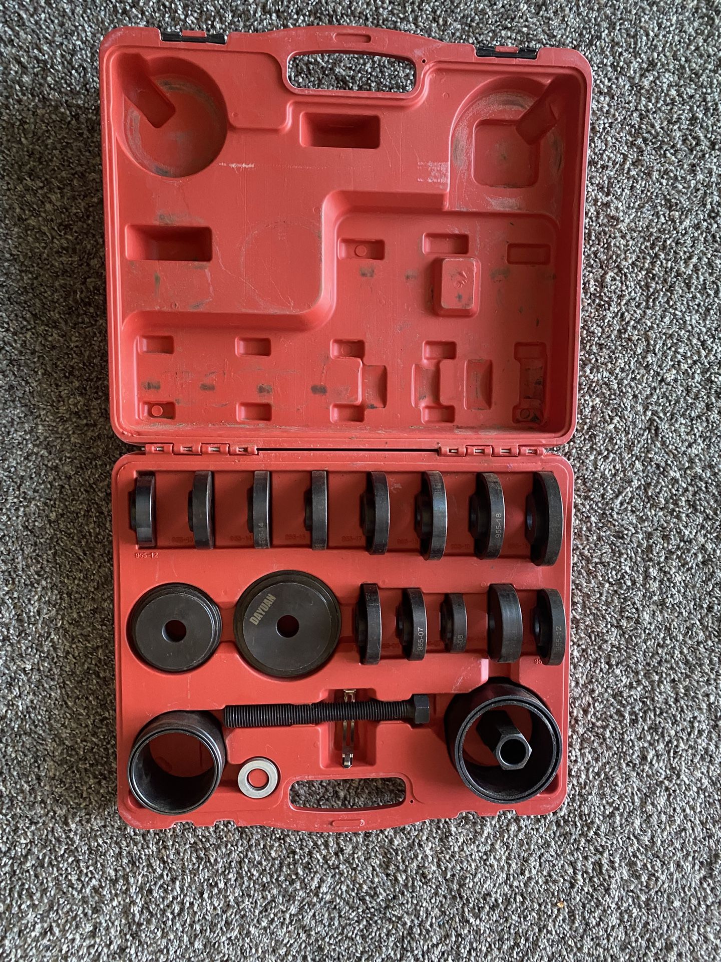 Tool for removing hub assemblys