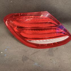 2017 2020 Mercedes Benz E class left side taillight