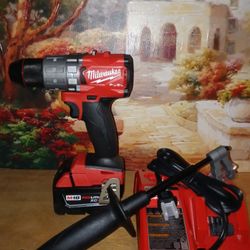 MILWAUKEE M18 FUEL HAMMER DRILL KIT.
