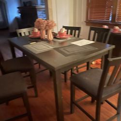 DINING ROOM TABLE 6 chairs