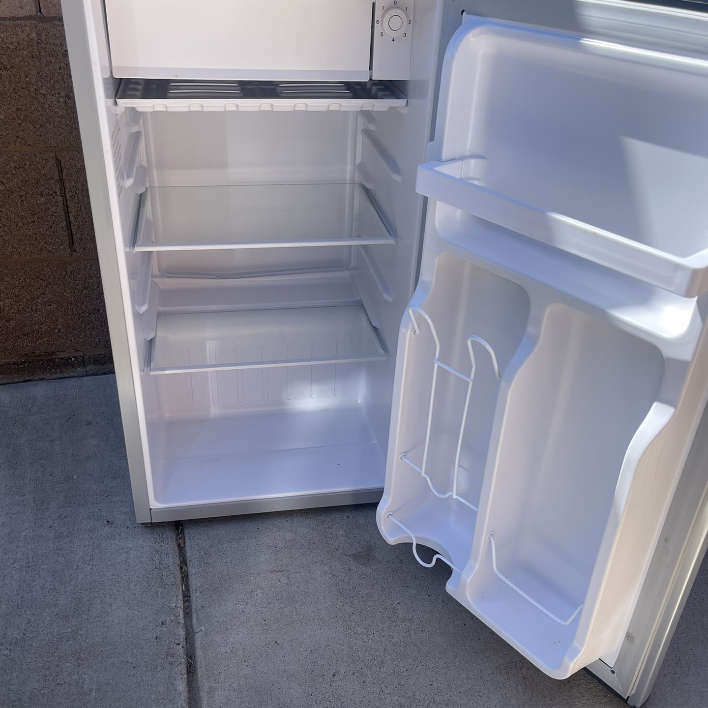 BLACK+DECKER BCRK32V Compact Refrigerator Energy Star Single Door Mini  Fridge with Freezer, 3.2 Cubic Ft., VCM - On Sale - Bed Bath & Beyond -  12829558