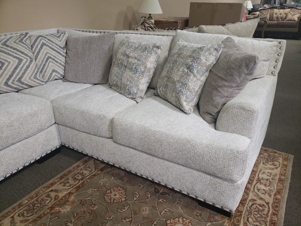 New Sofa Sectional Couch White Soft Fabric Floor Model Sale Original Price 3999