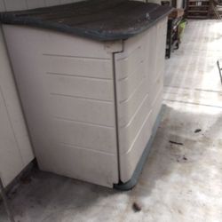 Storage Ben Rubber Maid For Fire Wood Or Whatever 