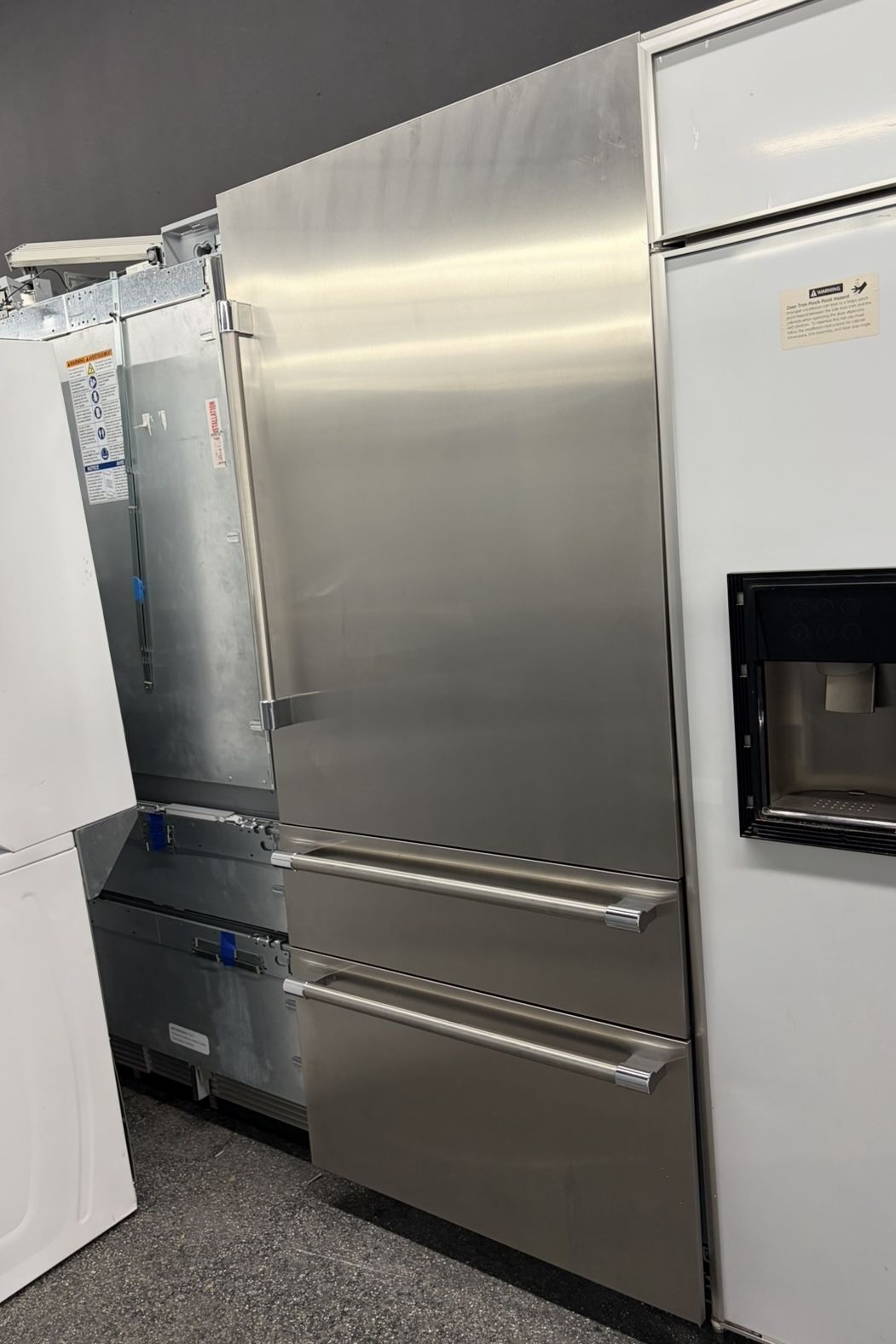 Thermador 36” Built In Bottom Freezer Stainless Steel Fridge Internal Water