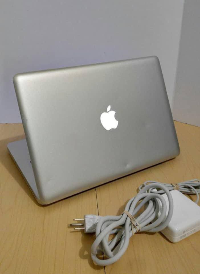 2012 Apple MacBook Air laptop • Core i5 • 11.6 inches • 128SSD • 8GB • macOSX Catalina 10.15.5 • Battery