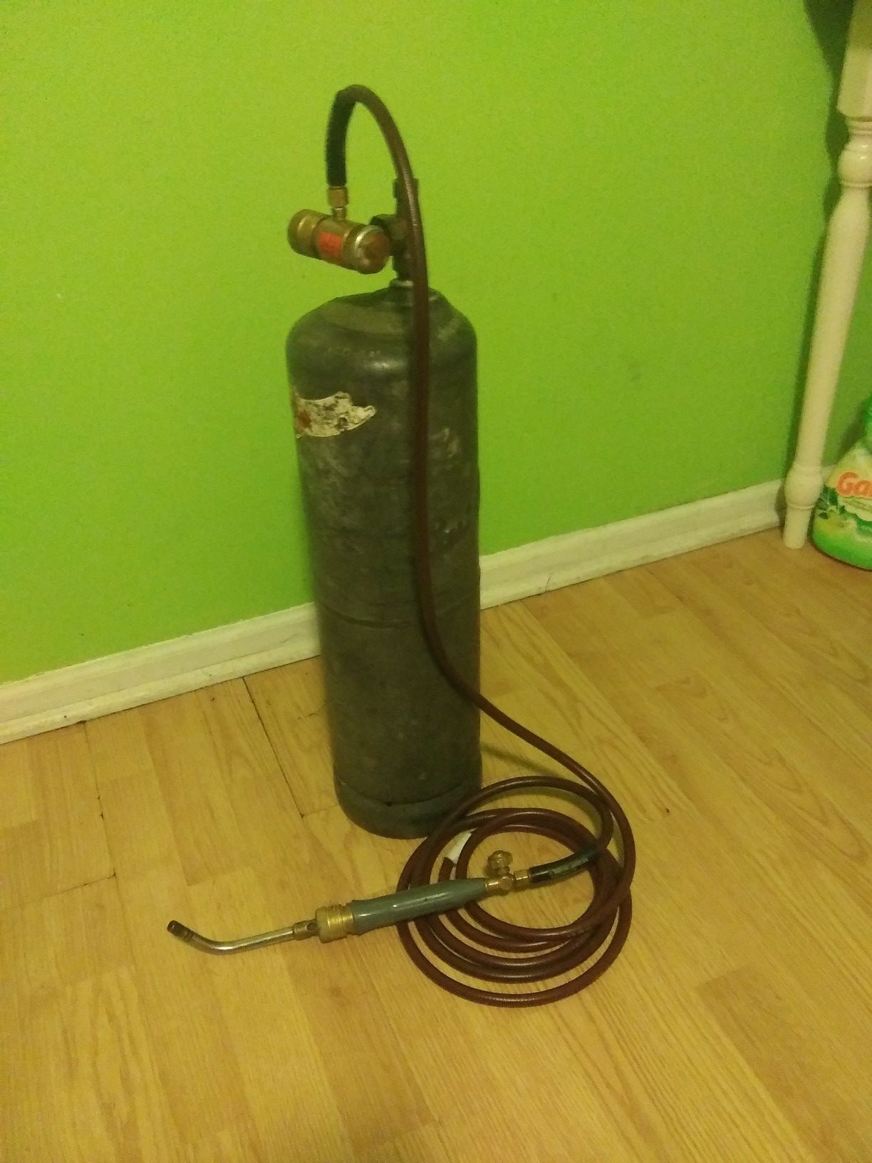 Turbo torch with full acetylene tank