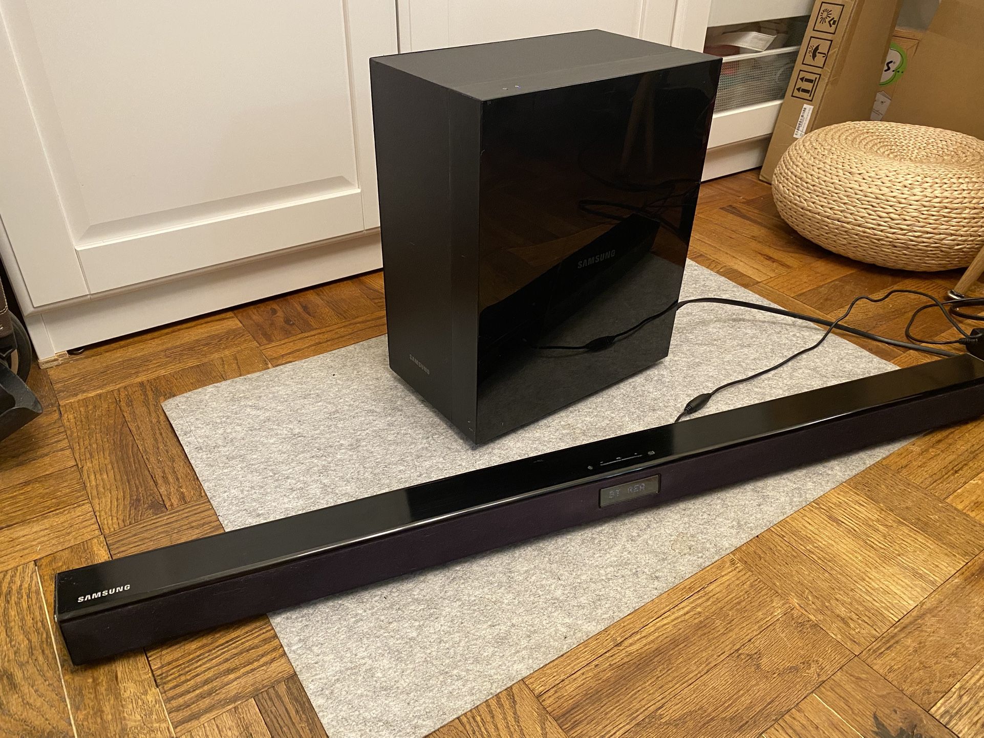 Samsung PS-WJ450 Sound Bar And Subwoofer