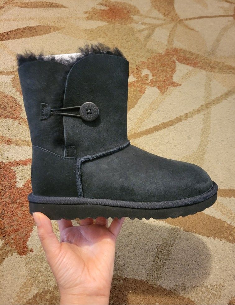 UGG Big Kids' Bailey Button II Black Boots Size 3
