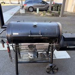 Captiva Smoker Comes With Therm Pro And Chimney 