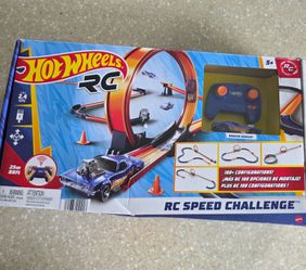 Hot Wheels RC Speed Challenge Track Set Rodger Dodger 2.4GHz Remote Control Car