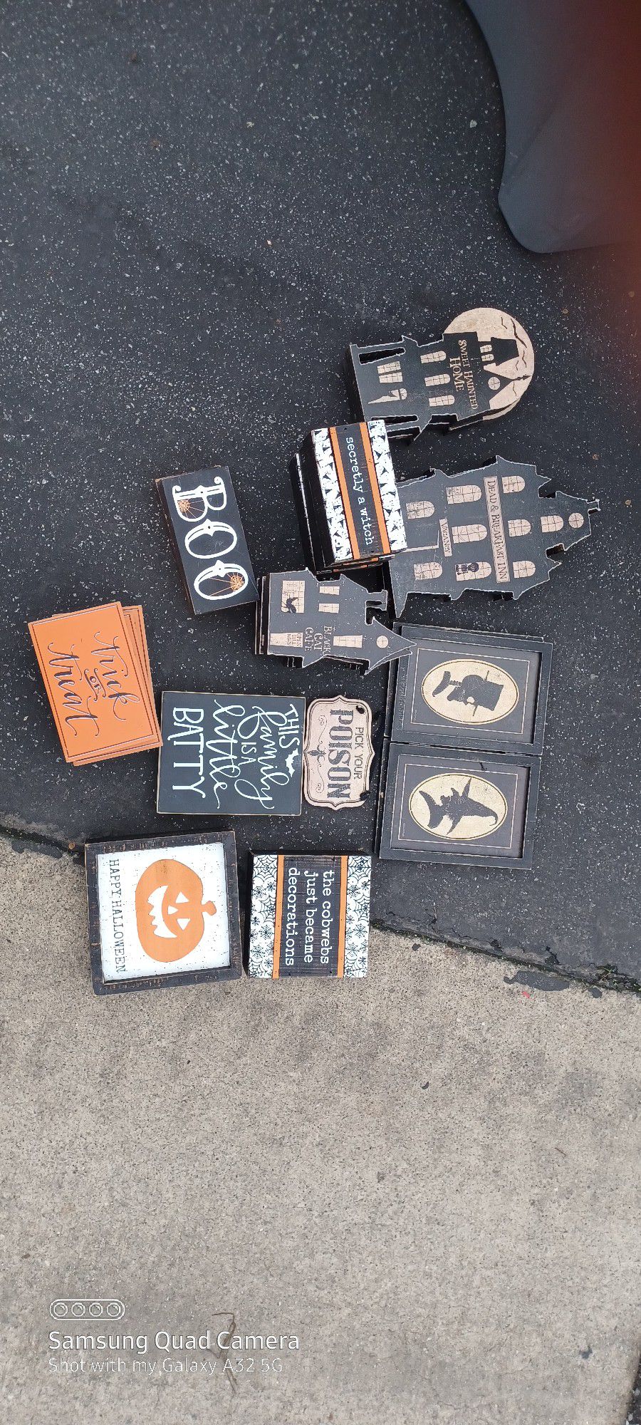 Fall And Hallween Decorations Lot
