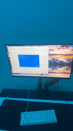 monitor/ monitor stand/chair