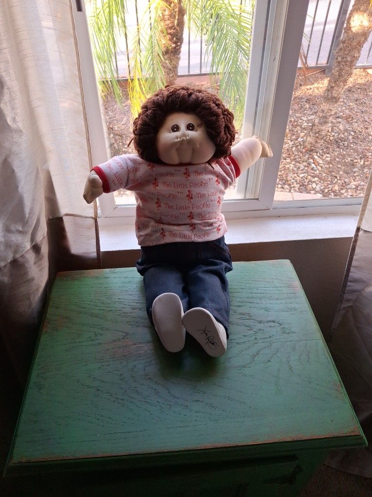 Large Little Kid Cabbage Patch Kid Looks Great Collectable