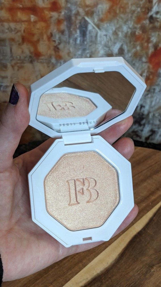 Fenty Beauty - Hustla Baby Highlighter