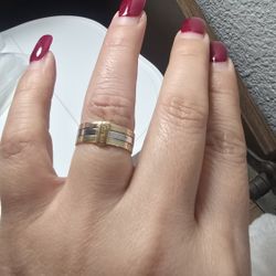 18k Gold Ring Size 6 💯 % Real Gold