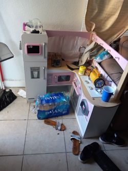 Little Girls Kitchen
