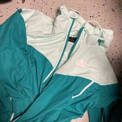 nike windbreaker