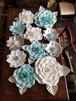 Paper flowers and paper roses. Flores de papel