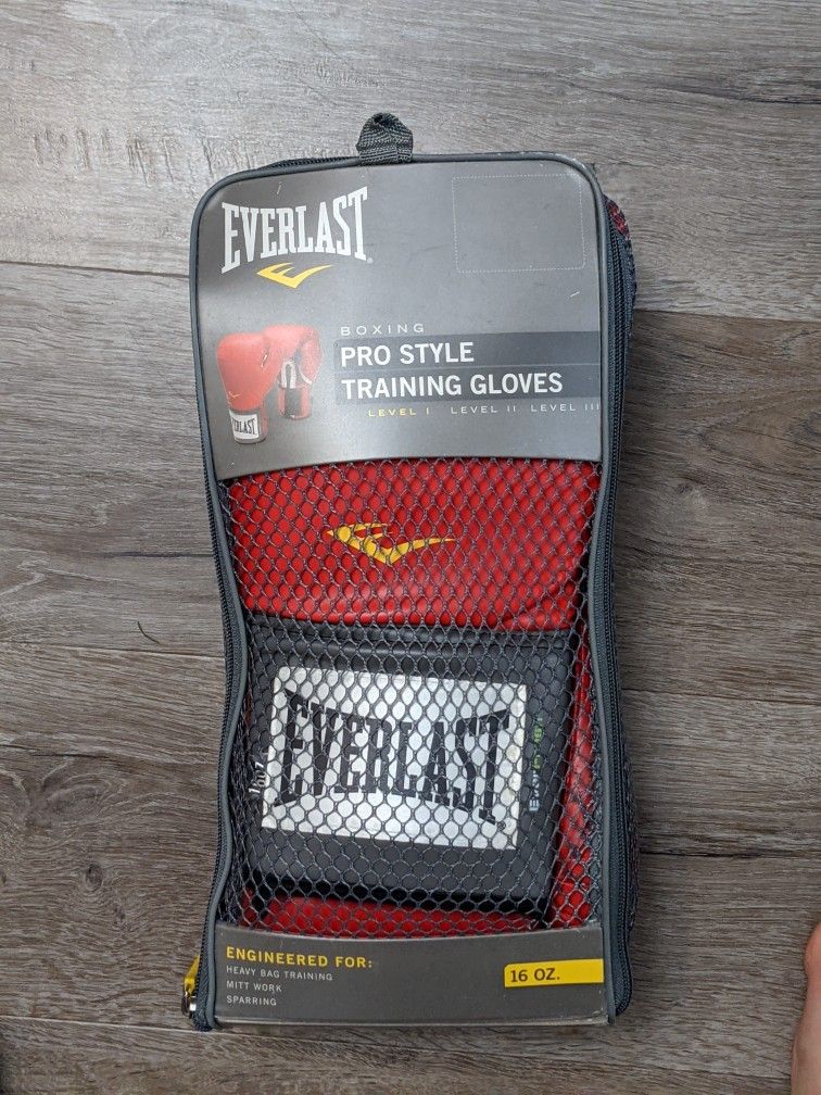New Boxing Gloves- Never Used 