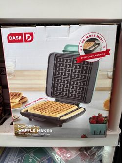 Egg cooker and waffle maker