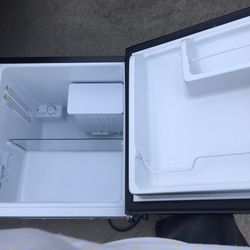 Refrigerator. Like New. 18x18x18 